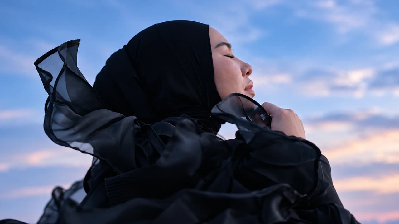 Malaysia veröffentlicht Aina Abduls offizielles Video zu „Bluest Sky“ für Eurovision Asien